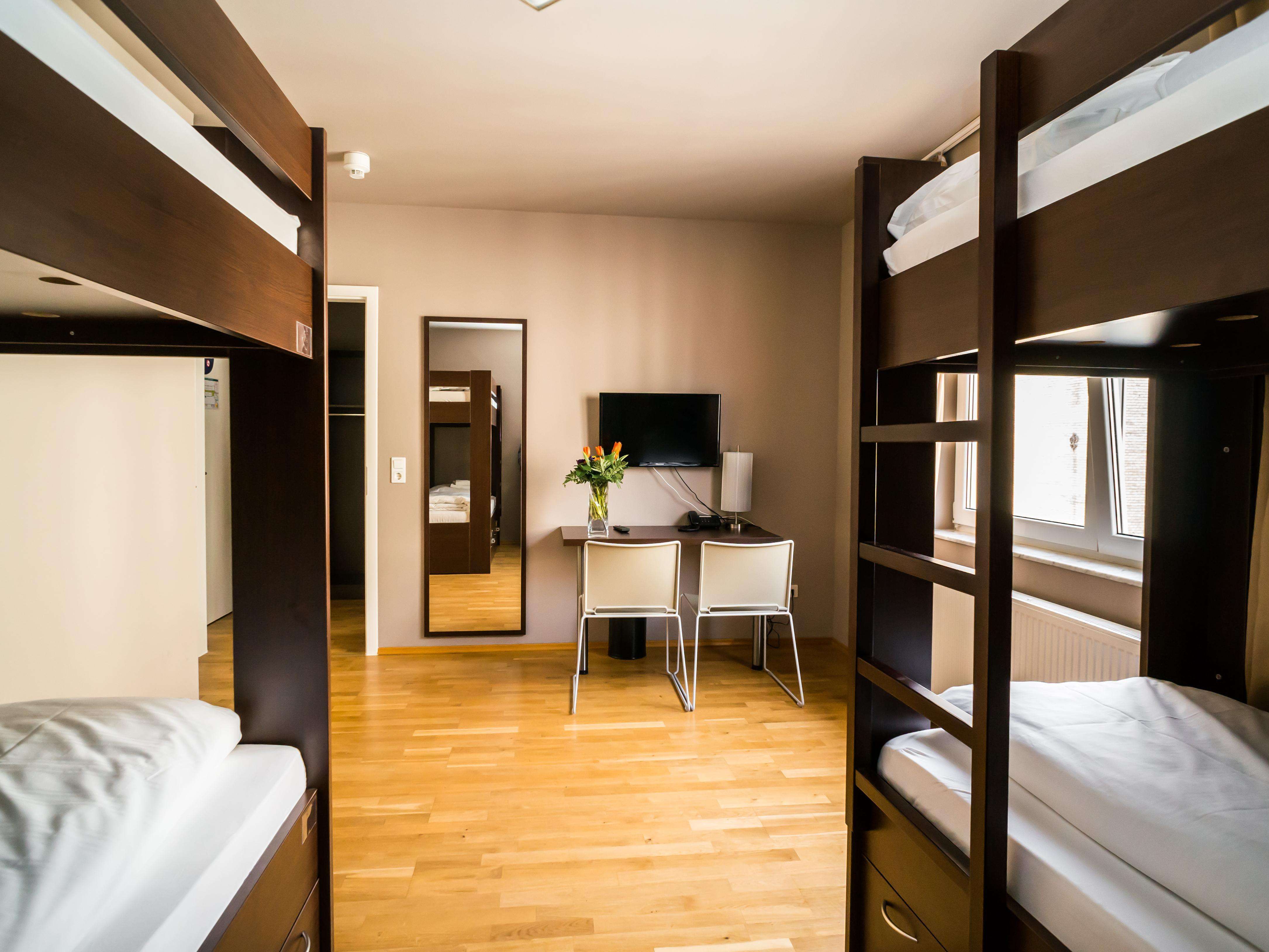 企业宿舍上下铺铁床组装案例