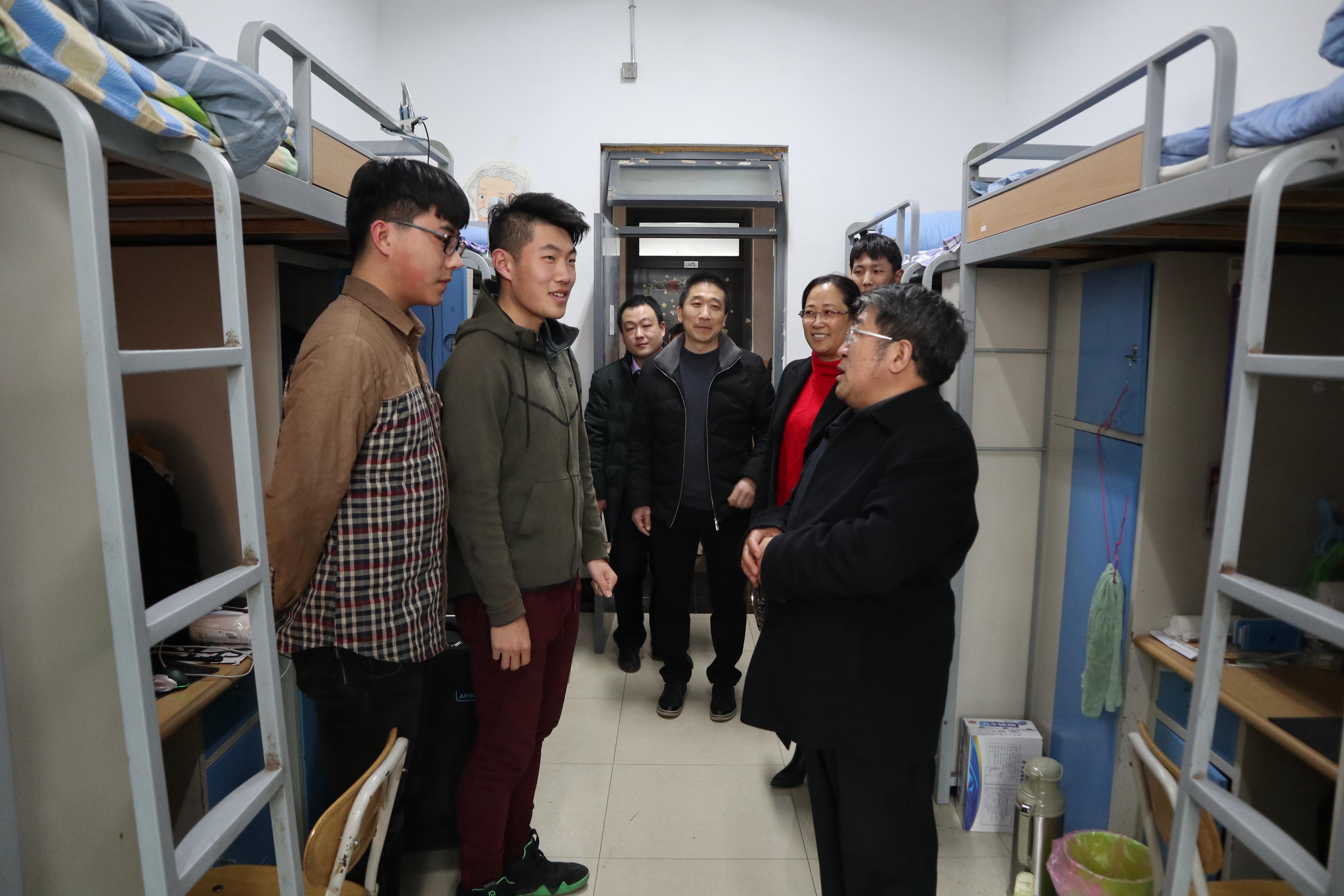 哪些学校有学生公寓床