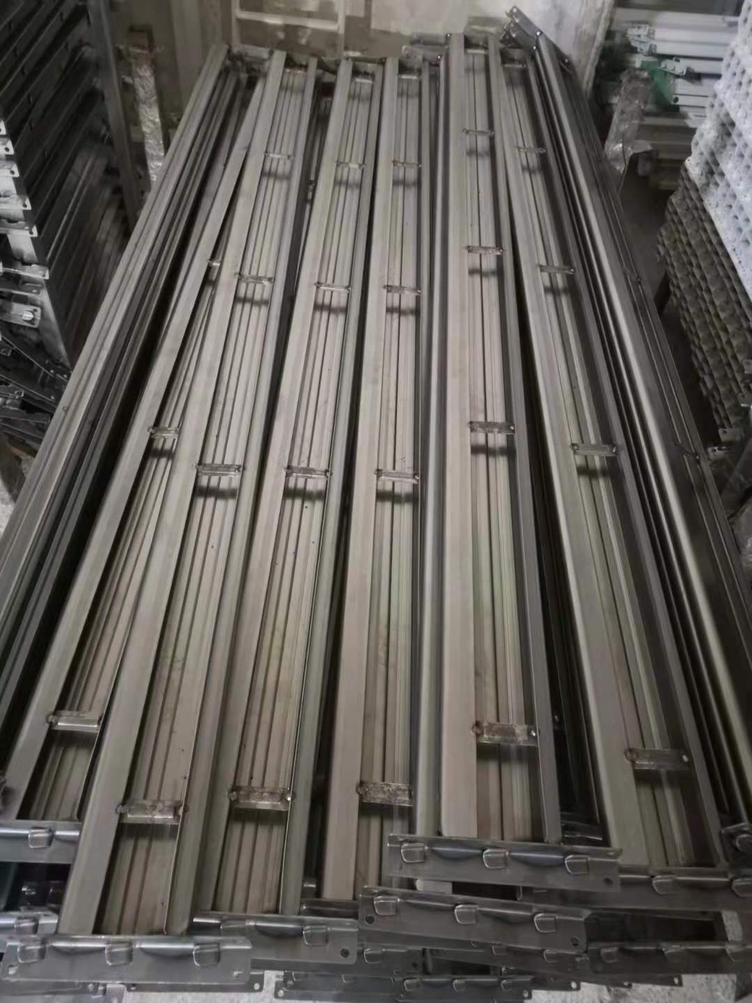 上下铺铁床工程案例