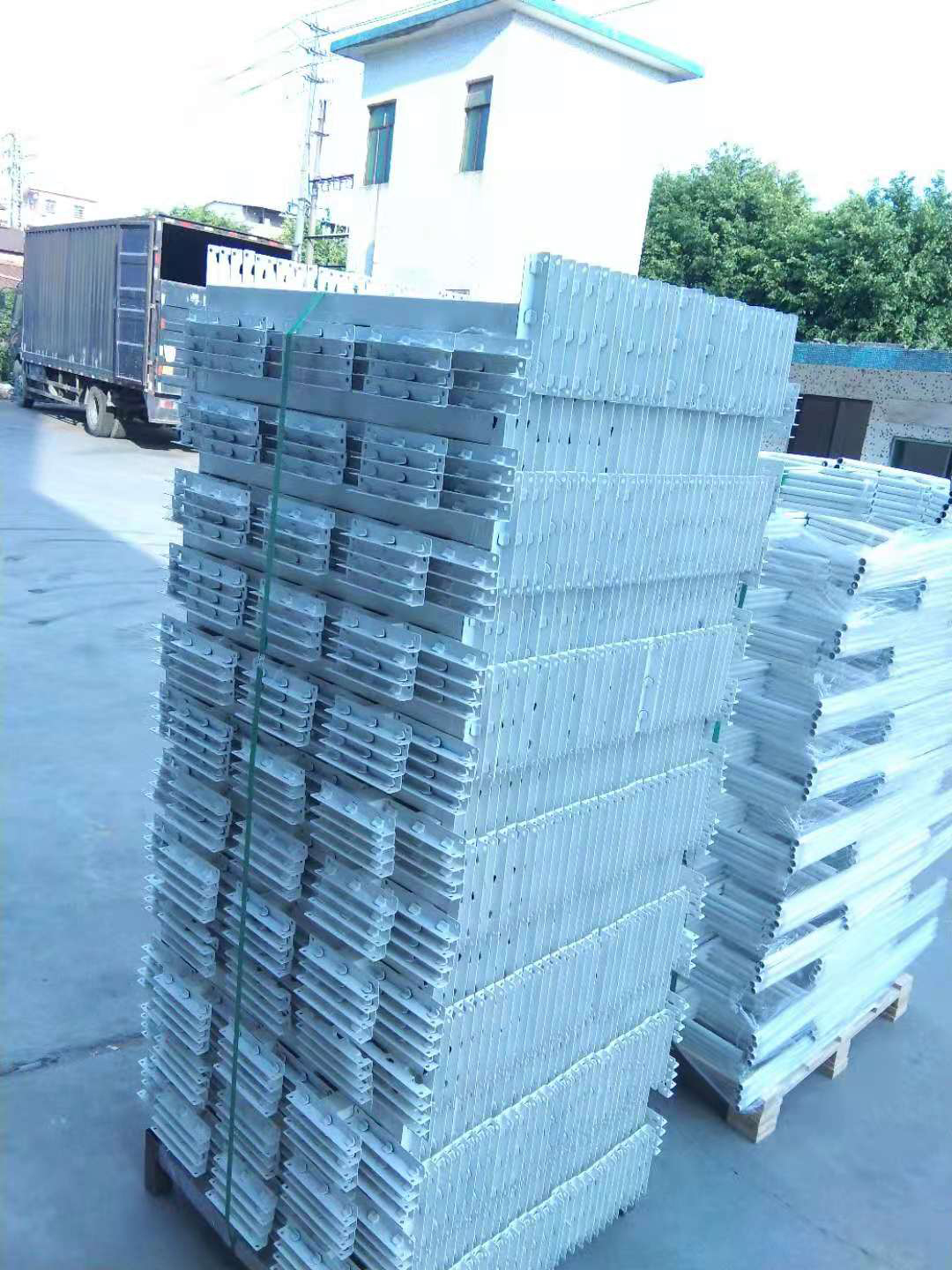 怎样知道上下铺铁床要多少钱