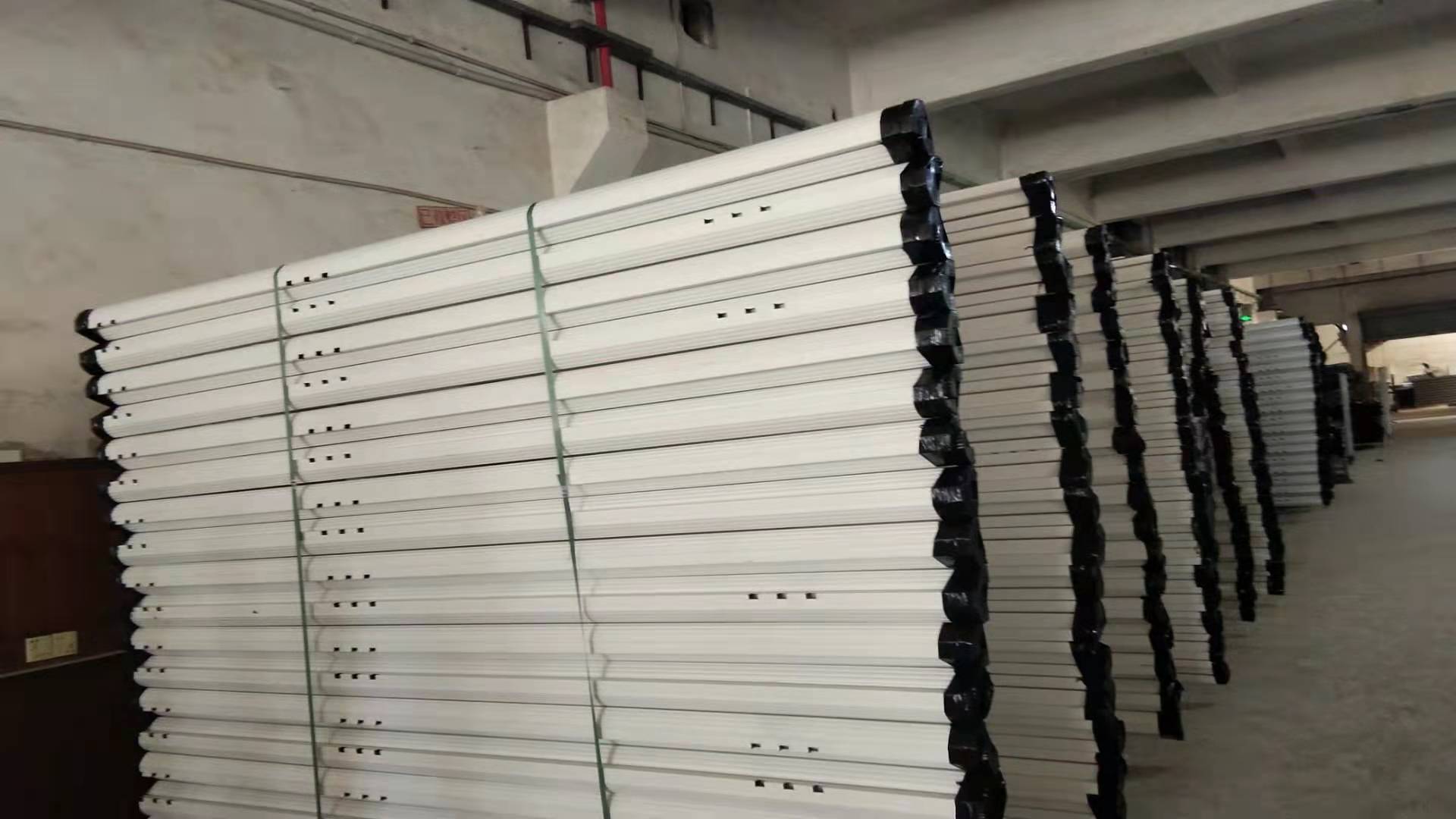 带你走进铁床生产厂家看看！