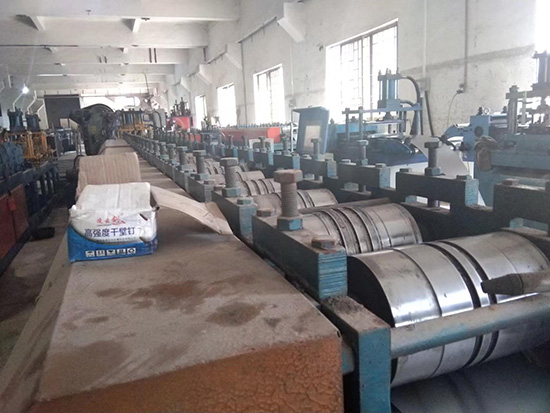 你见过铁架床生产车间吗？