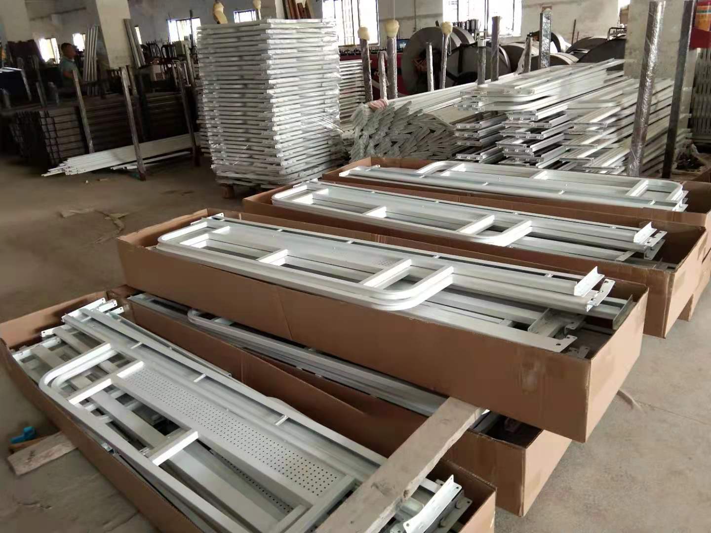 署假之际，我们正在做学校宿舍双层铁床！