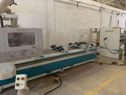 上下铺铁床厂家都有哪些生产设备